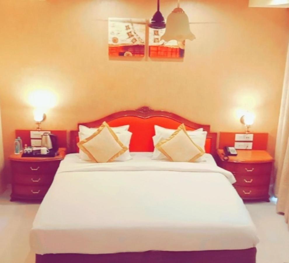 The Emerald Club ,Rajkot Esterno foto