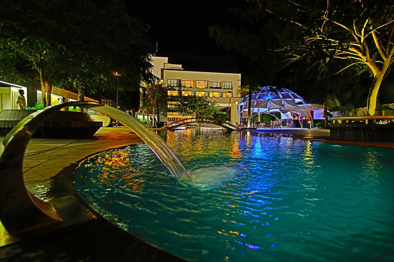 The Emerald Club ,Rajkot Esterno foto